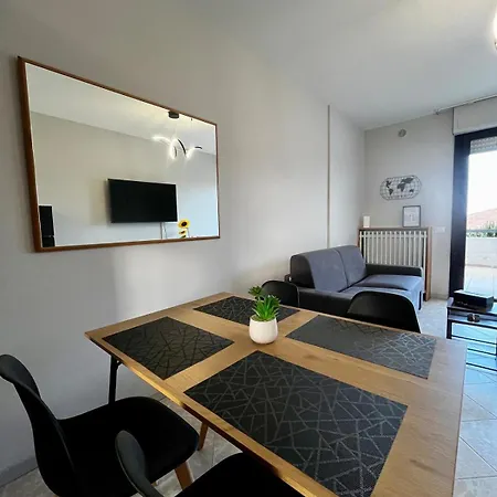 Apartment Kristall Pool View By Almanova Residenze Desenzano del Garda