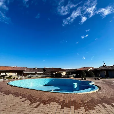 Kristall Pool View By Almanova Residenze Desenzano del Garda